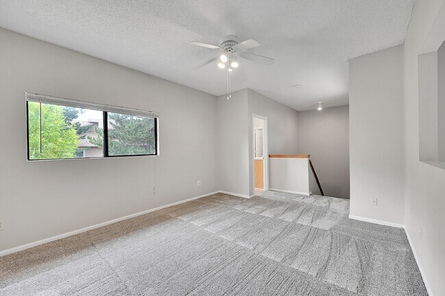 Building Photo - $1,850.00, 2 bed, 2 bath, located in Color...