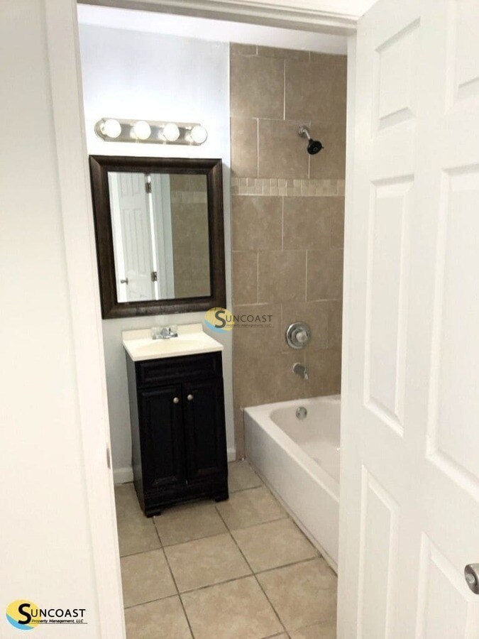 Building Photo - 478 W 58th St