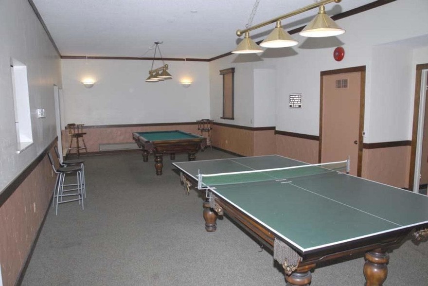 Ping pong table - 1720 Halford Ave