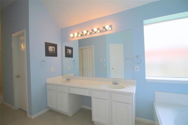 Building Photo - 818 Presley Way
