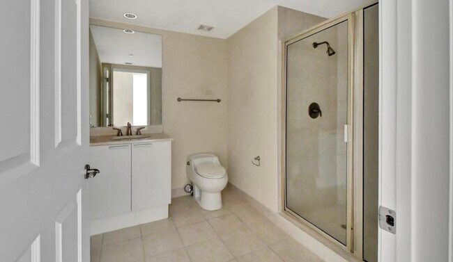 Building Photo - 241 Riverside Dr