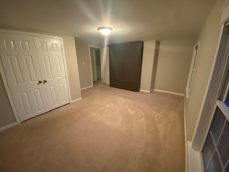 Building Photo - 10623 West Dr