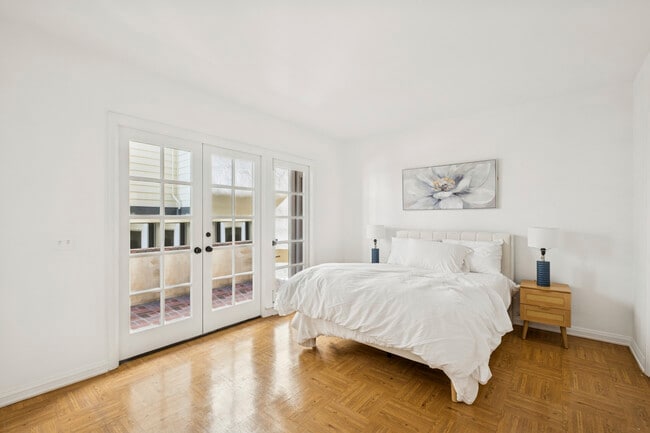 Building Photo - 1214 E Balboa Blvd