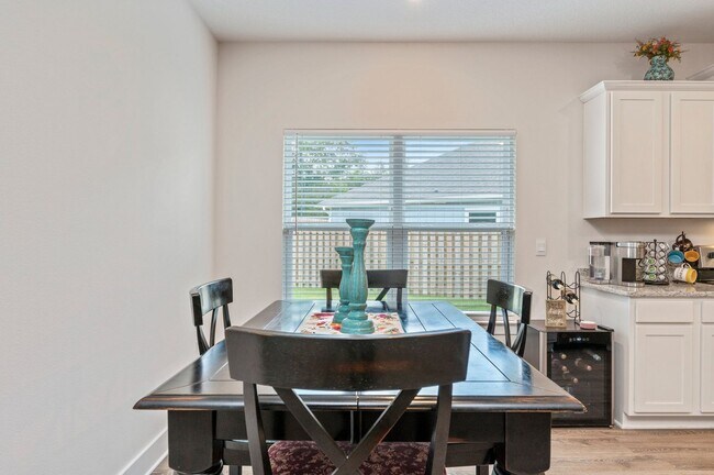 Building Photo - Stunning 4 Bedroom, 3 Bath Home in Shoal R...