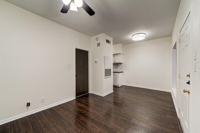 Building Photo - 3316 Guadalupe St