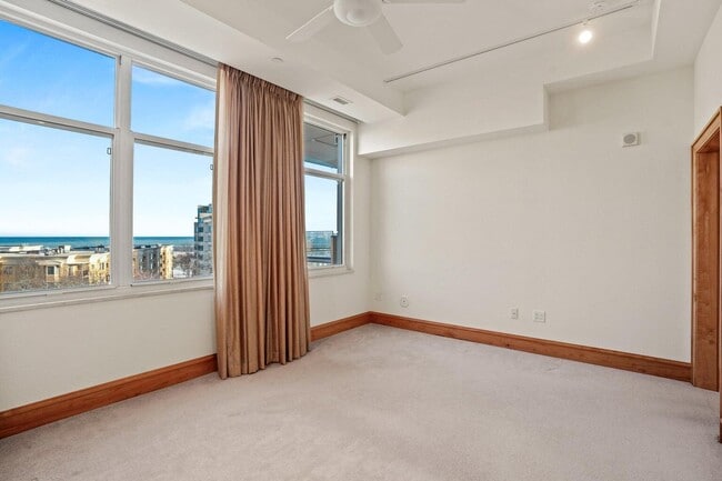 Building Photo - 1313 N Franklin Pl