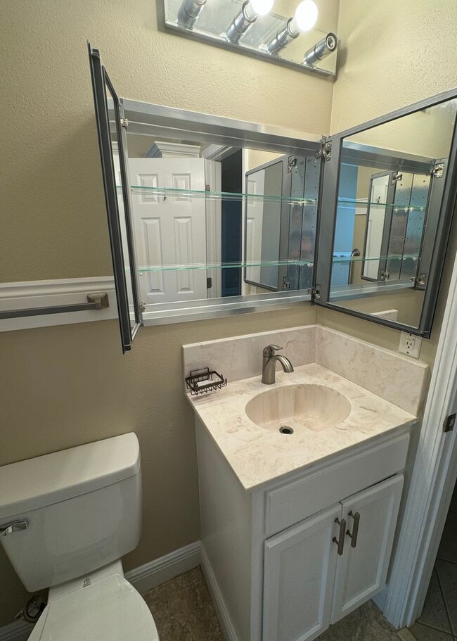 Building Photo - 3 Bedroom home located in the Golf Cart Di...