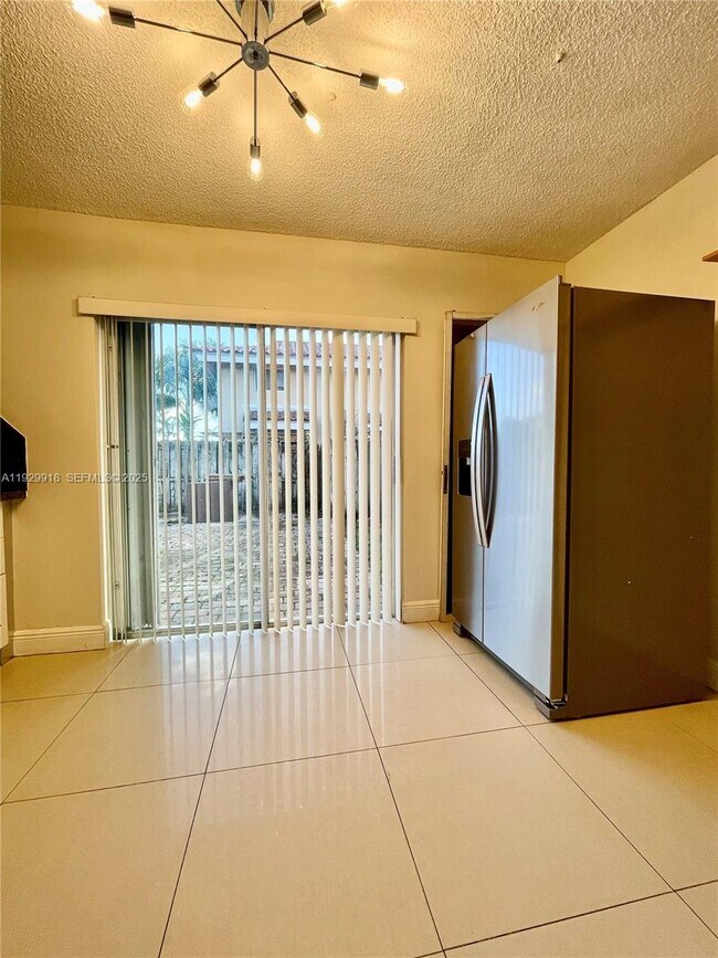 Building Photo - 562 NW 82nd Pl