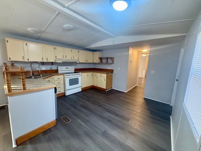 Building Photo - 14136 Little Ranch Rd