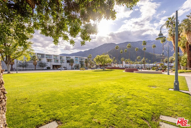 Building Photo - 546 N Indian Canyon Dr