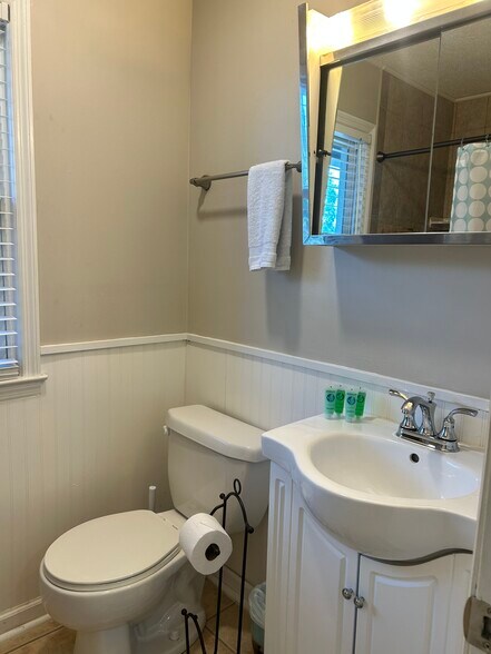 Building Photo - 415 28th Ave N