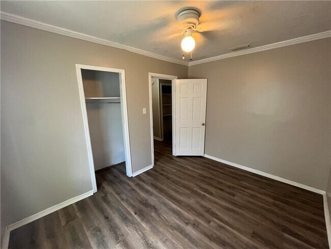 Building Photo - 176 2nd Ave