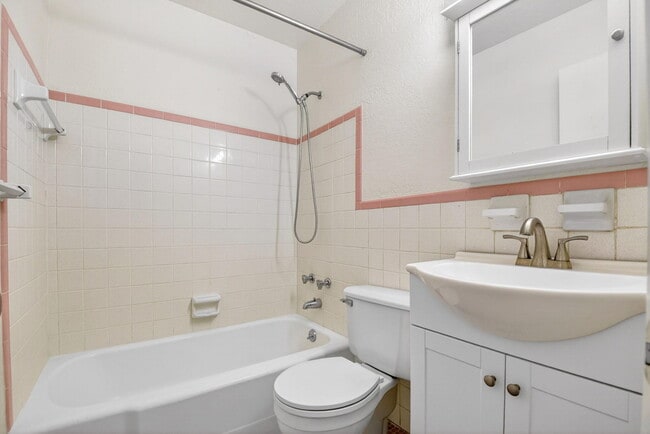 Building Photo - 510 Lake Shore Dr