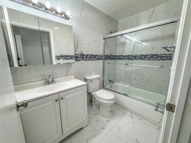 Building Photo - 10687 Royal Palm Blvd