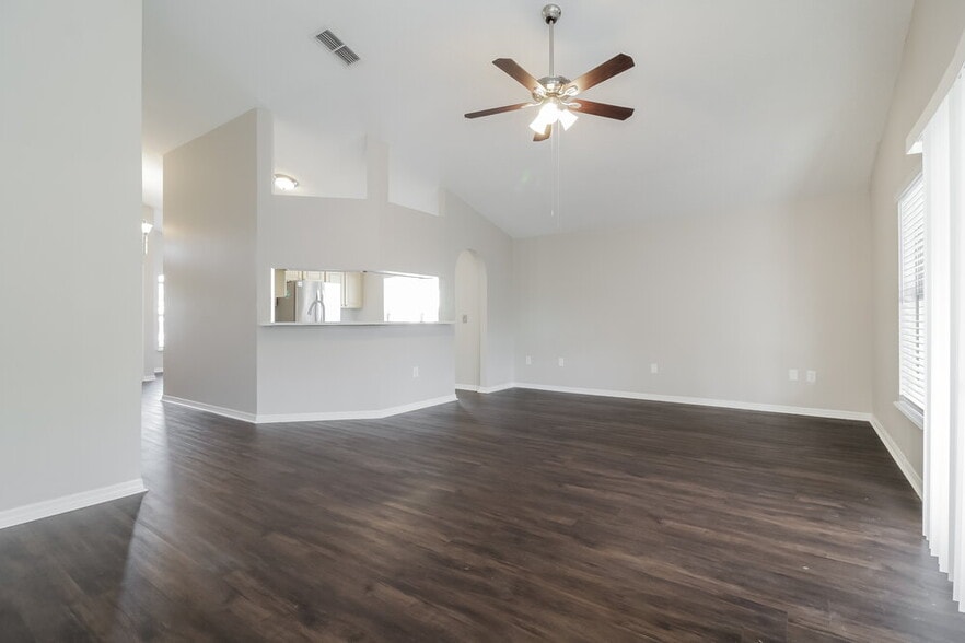 Building Photo - 10344 Little Econ St