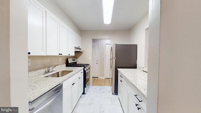 Building Photo - 564 Wilson Bridge Dr