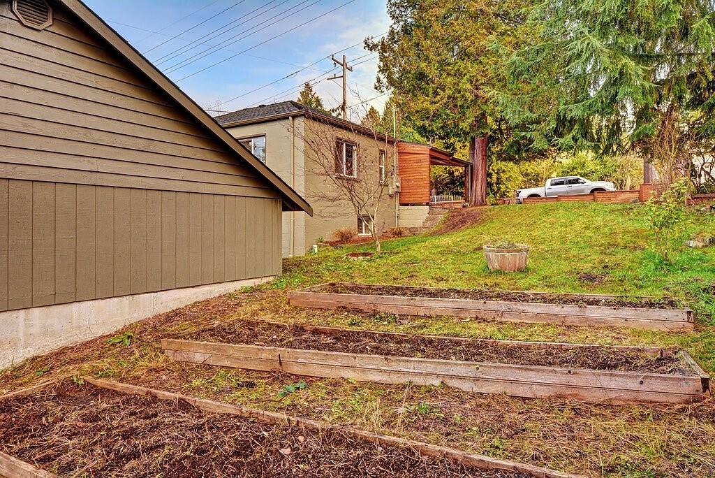 Building Photo - 9827 8th Ave NE