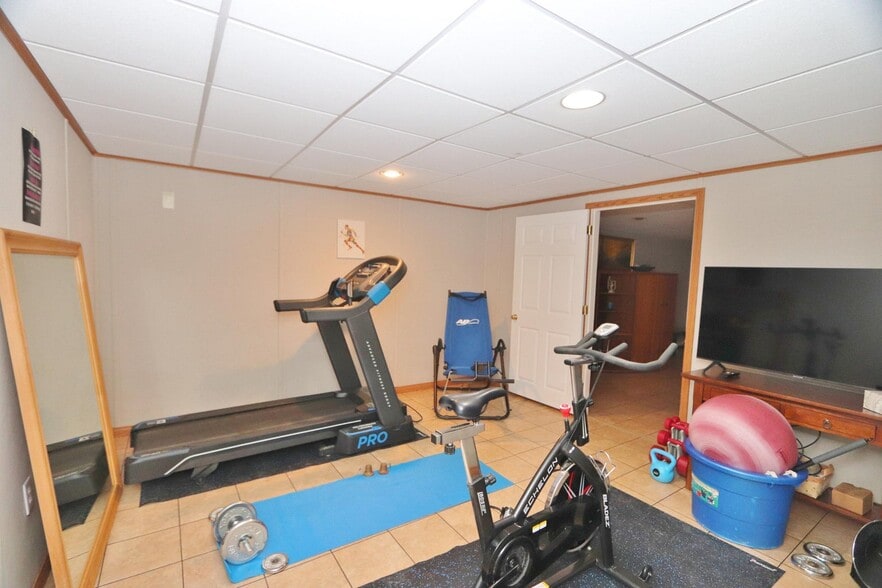 Building Photo - 46 Frances Dr