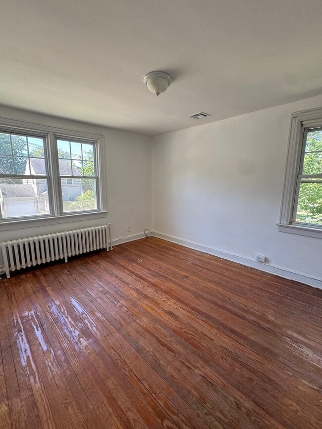 Building Photo - 14 Raydol Ave