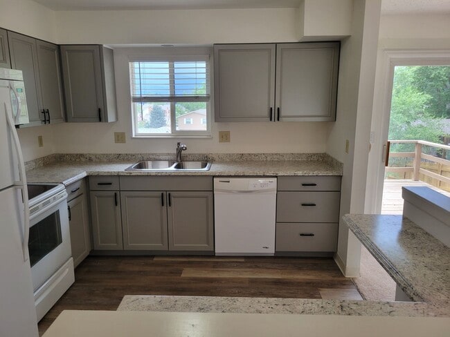 Building Photo - 5710 Eldora Dr