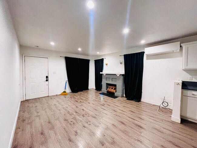 Building Photo - 3322 W 66th St