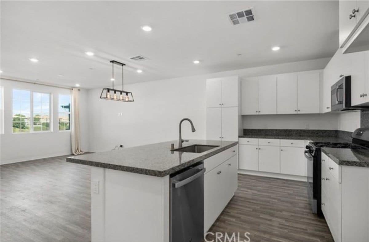 Building Photo - 15928 Lasselle St