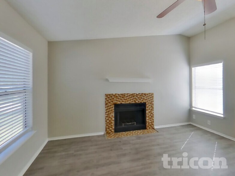 Building Photo - 6333 Village Club