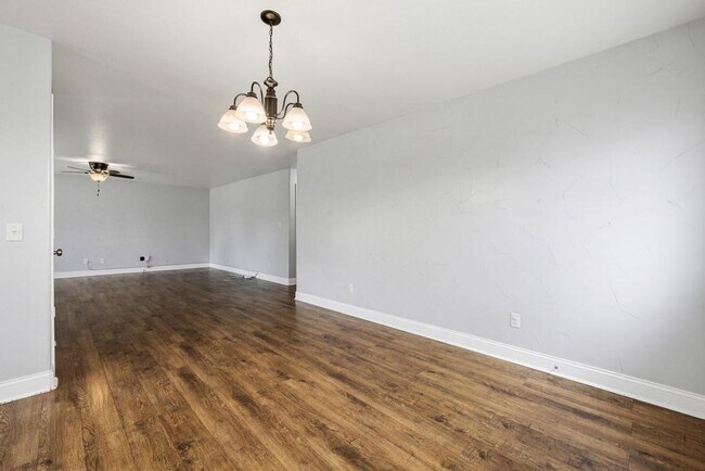 Building Photo - Step into comfort and modern convenience with this charming 3-bedroom, 2-bathroom home in Sherman...