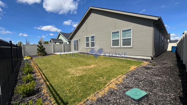 Building Photo - Stunning Home in Star!