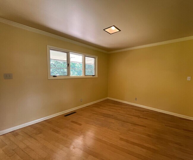 Building Photo - 3 Bedroom home near 41st & Harvard
