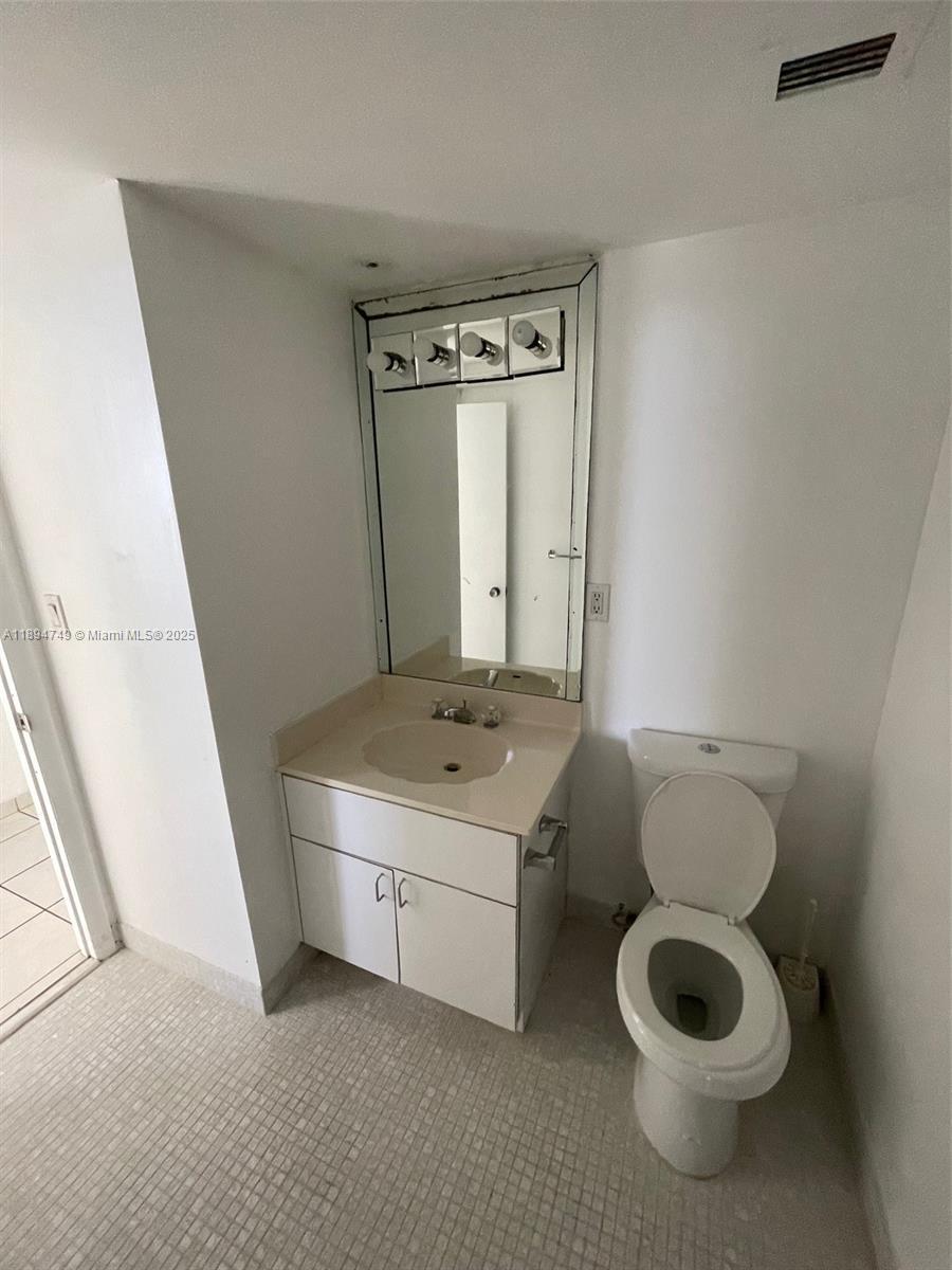 Building Photo - 5838 Collins Ave