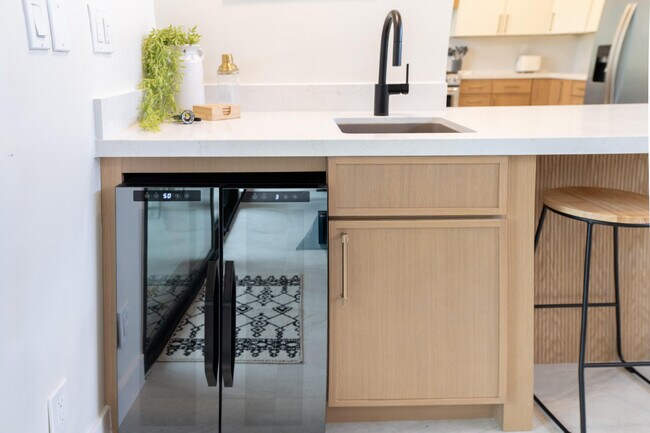 Building Photo - 179 Gran Via