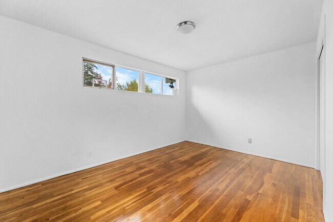 Building Photo - Bellevue Eastgate Mid-Century Modern