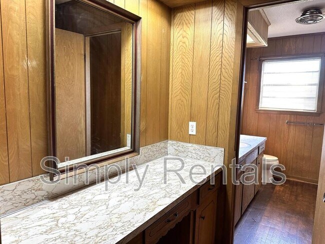 Building Photo - 706 Manson St