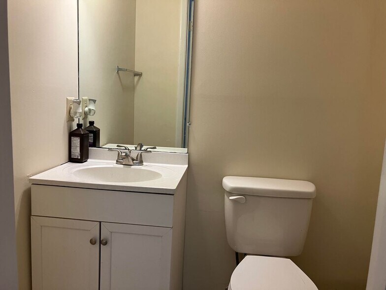 Building Photo - 577 Virginia Ave