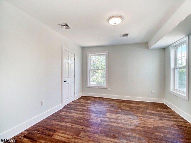 Building Photo - 60 Montague Pl