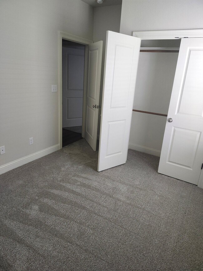 Building Photo - 4815 Bogey Ln