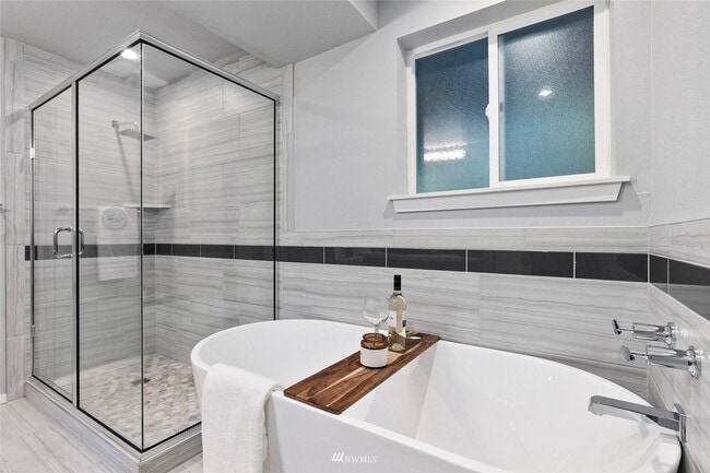 Building Photo - CLICK "REQUEST A TOUR" NOW!