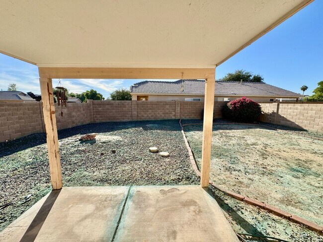 Building Photo - 3 Bedroom 2 Bath Single Level Home In Peor...