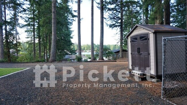 Building Photo - 4 Bedroom Lake Tahuyeh Home