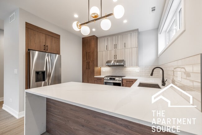 Building Photo - 2355 W Flournoy St