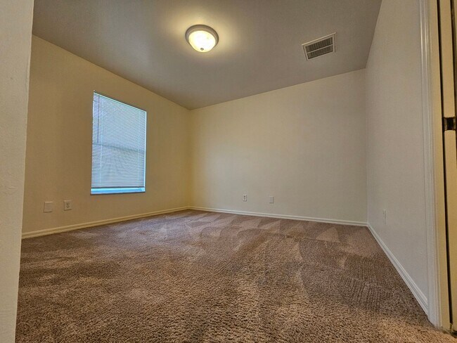 Building Photo - 2 Bedroom + Den Duplex