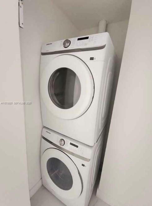 Building Photo - 700 NE 24th St