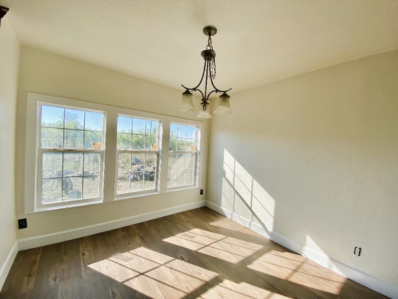 Building Photo - 415 Mostyn Ln