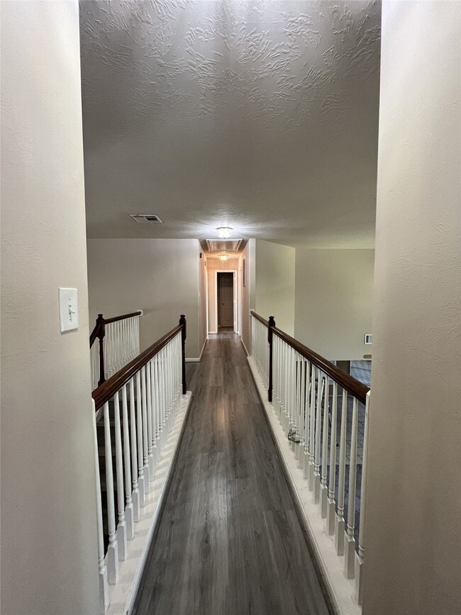 Building Photo - 2903 Surrey Trail Ln