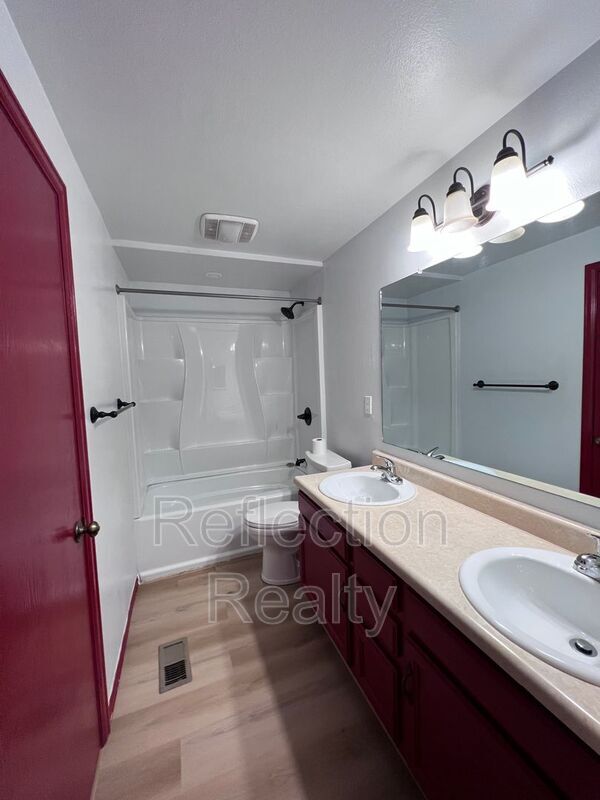 Building Photo - 1419 Langmeyer St