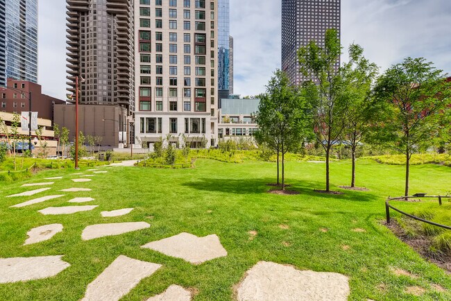 Building Photo - 505 N McClurg Ct