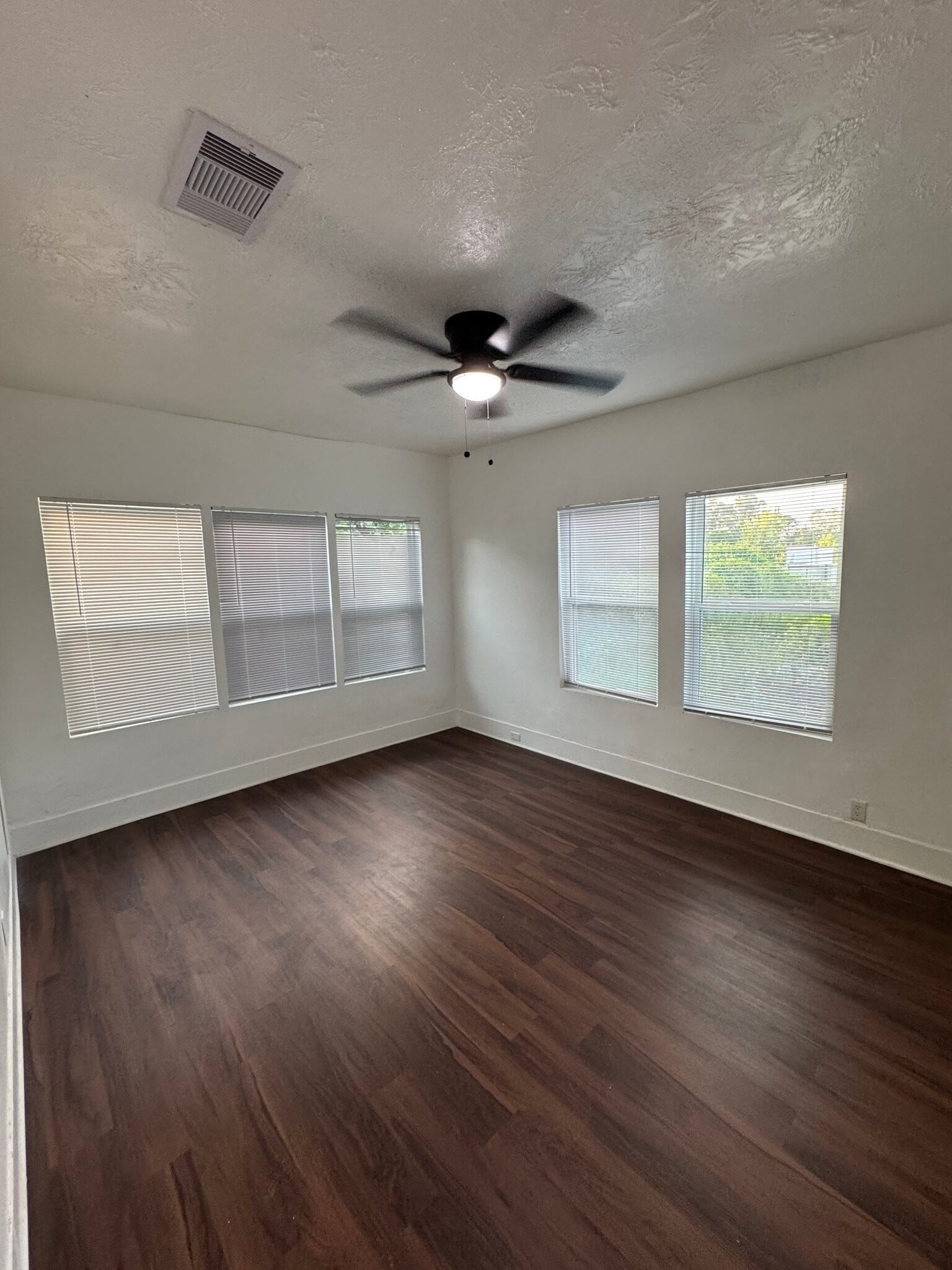 Building Photo - 878 Granville Dr
