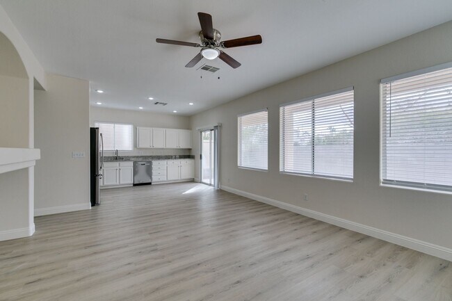 Building Photo - Charming 4 Bedroom, 3 Bathroom Home Near S...