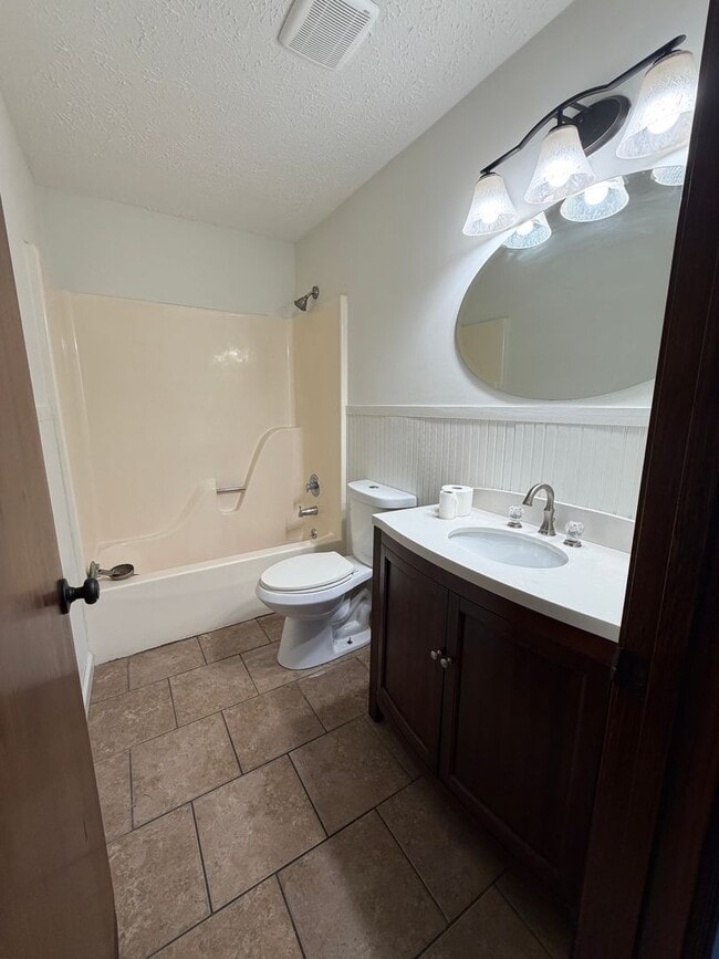 Building Photo - 2720 Debbie Dr